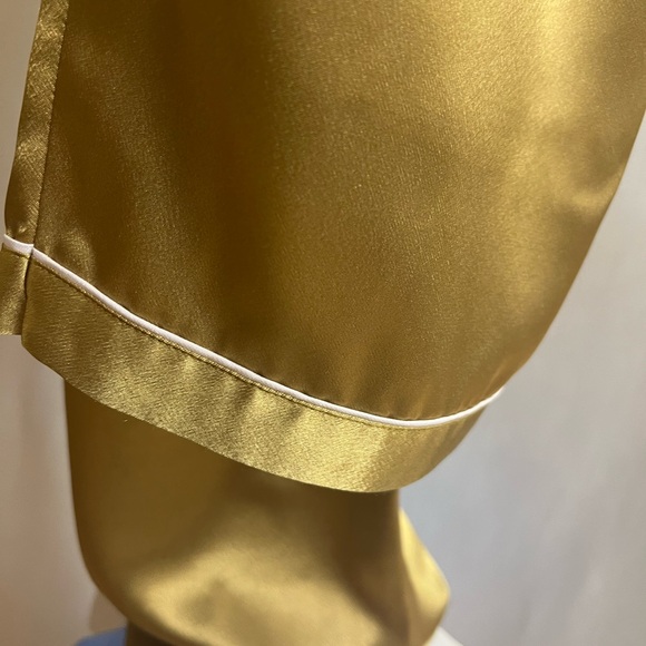 Custom made silk pajama 
Size small - Picture 5 of 6